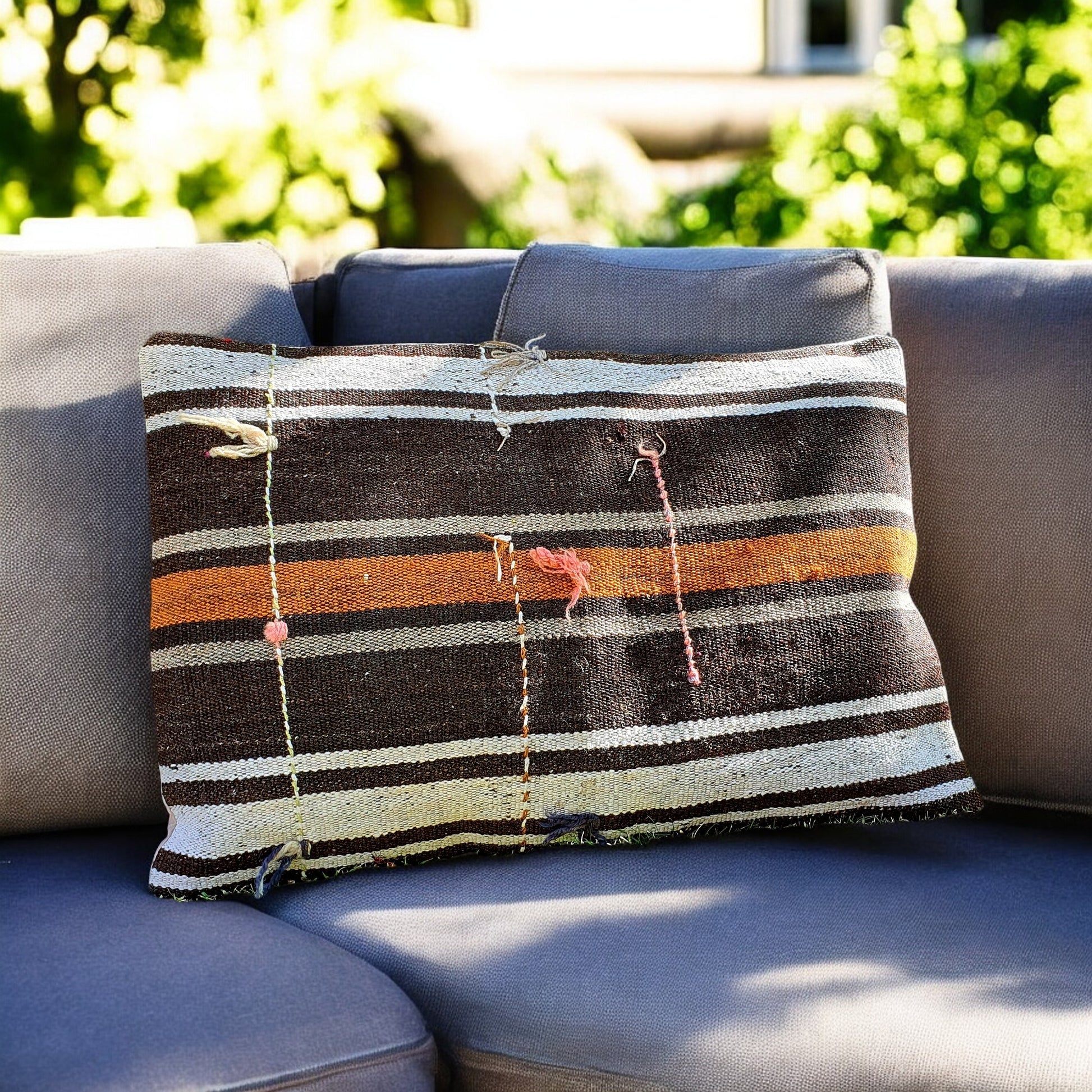 Capa de almofada kilim com borlas — estilo boho, padrão geométrico tribal
