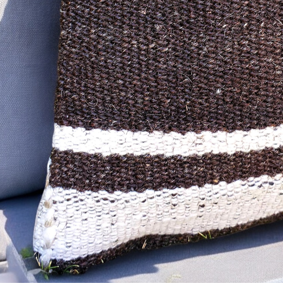 Capa almofada kilim boho — composição com mantas naturais