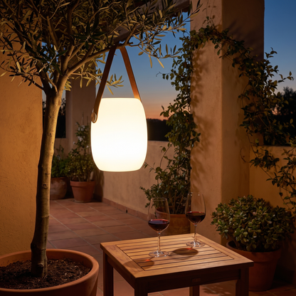 Candeeiro LED Cardiff com coluna Bluetooth pendurado num ramo