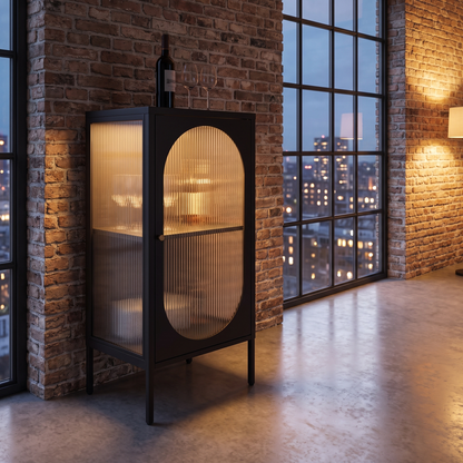 Vitrine Adelaide com porta em vidro canelado num loft