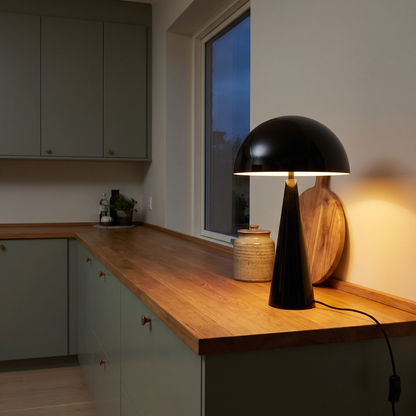 Candeeiro de Mesa Mush Alto — Preto — imagem de ambiente NIXOFY