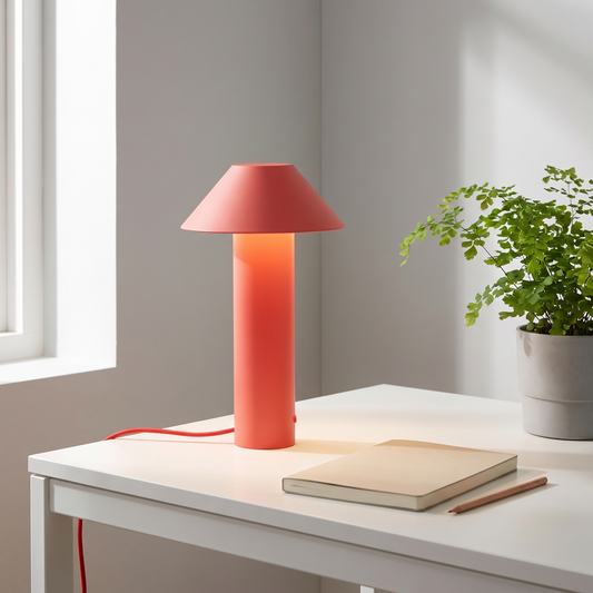 Candeeiro de Mesa Torre em Ferro com LED Regulável, Vermelho — Ø 19 × 32 cm — ambiente
