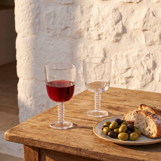Conjunto de 6 Copos de Vinho Tinto Clink em Vidro Soprado à Boca, Transparente — Ø 9 × 17 cm — ambiente