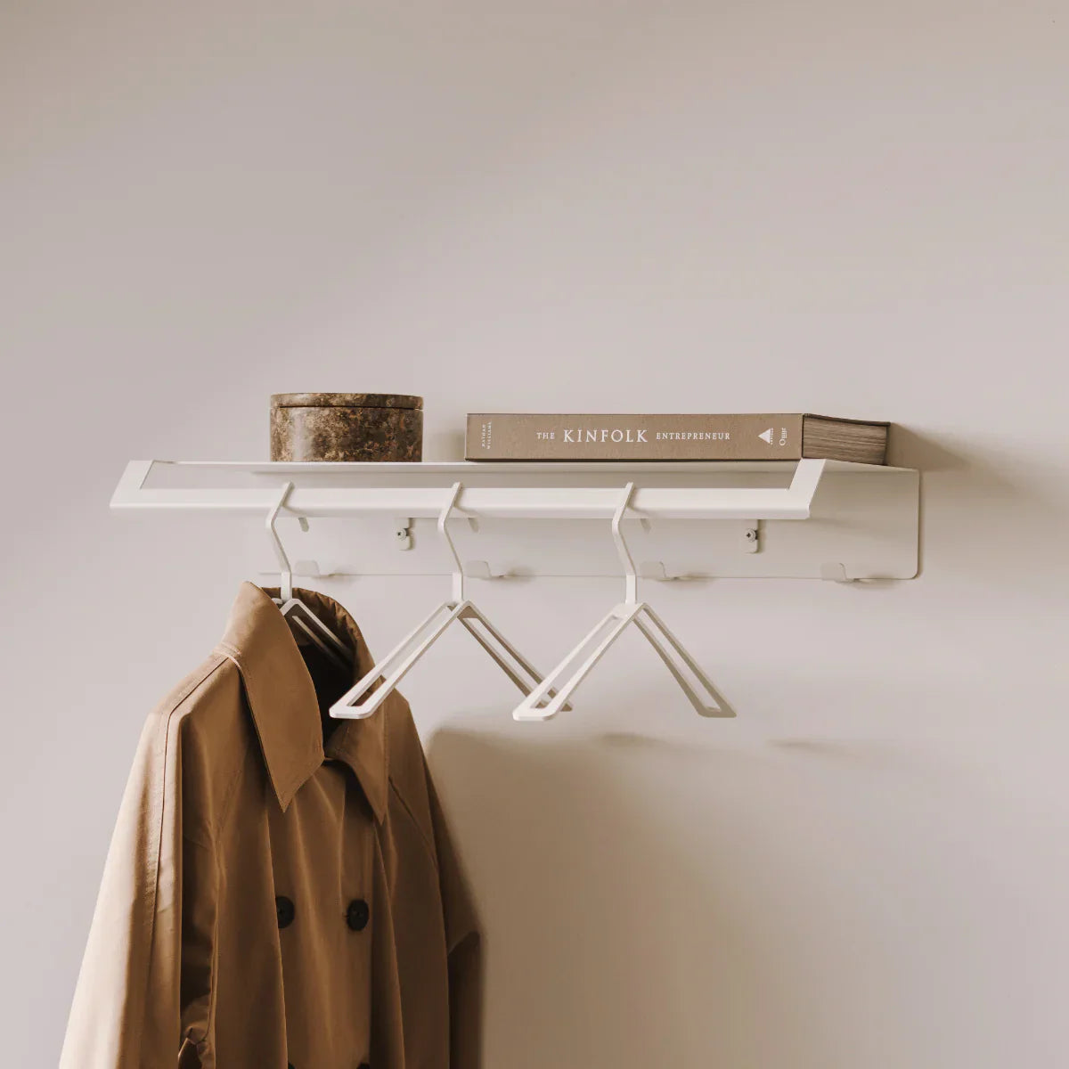 Perchero de pared Lyon – colgador de pared con estante y ganchos-2