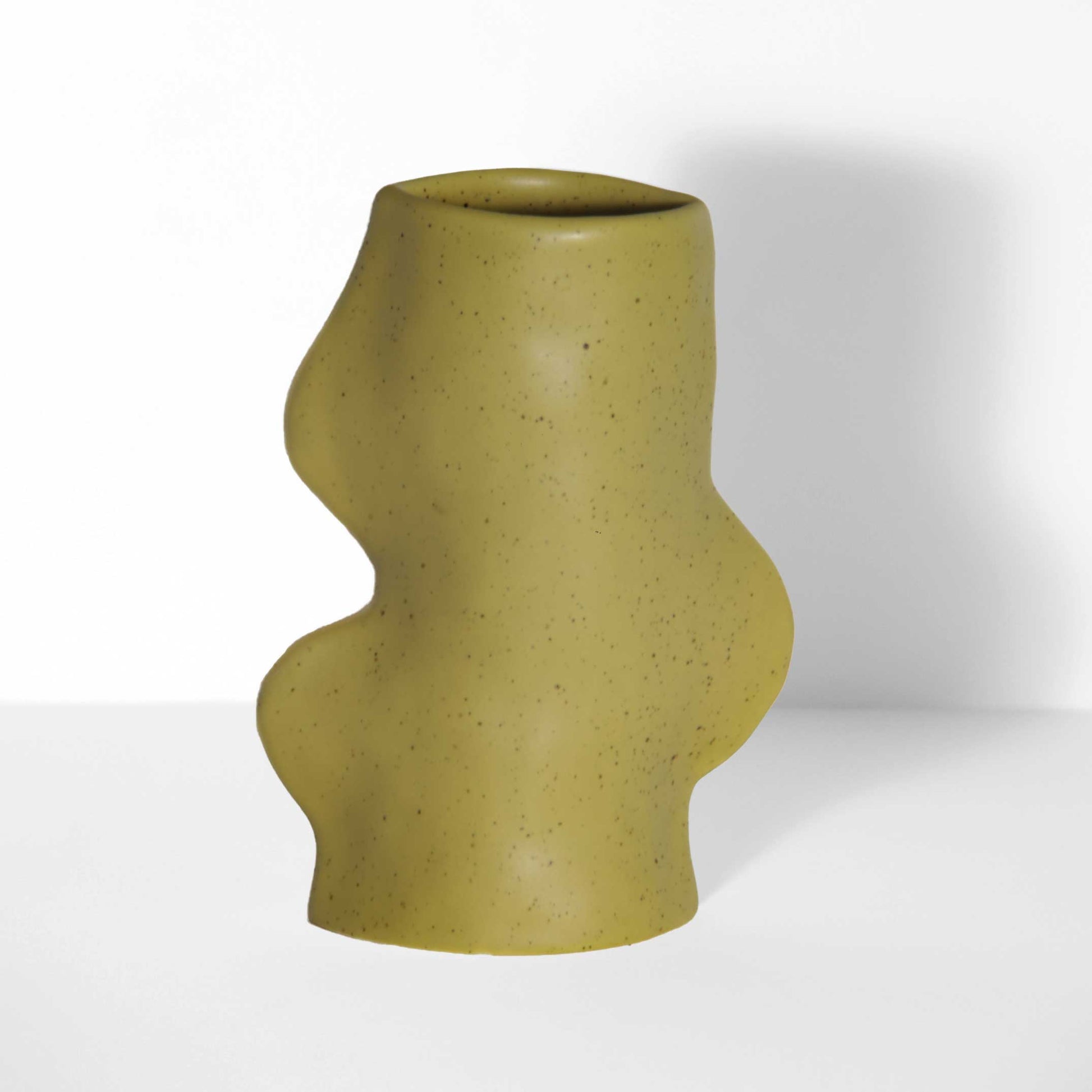Vaso cerâmico Fluxo Verde Pistácio — vista frontal